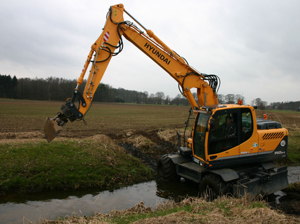 Колёсный экскаватор Hyundai R 140W-95